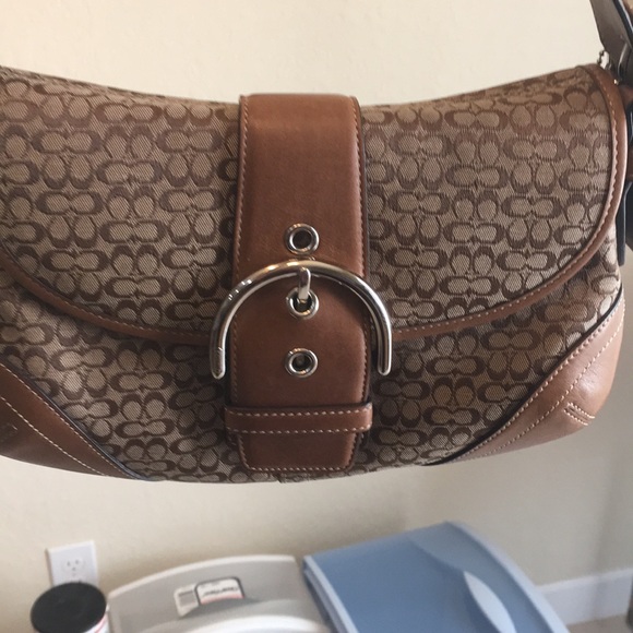 Signature tan coach shoulder bag - Picture 2 of 3